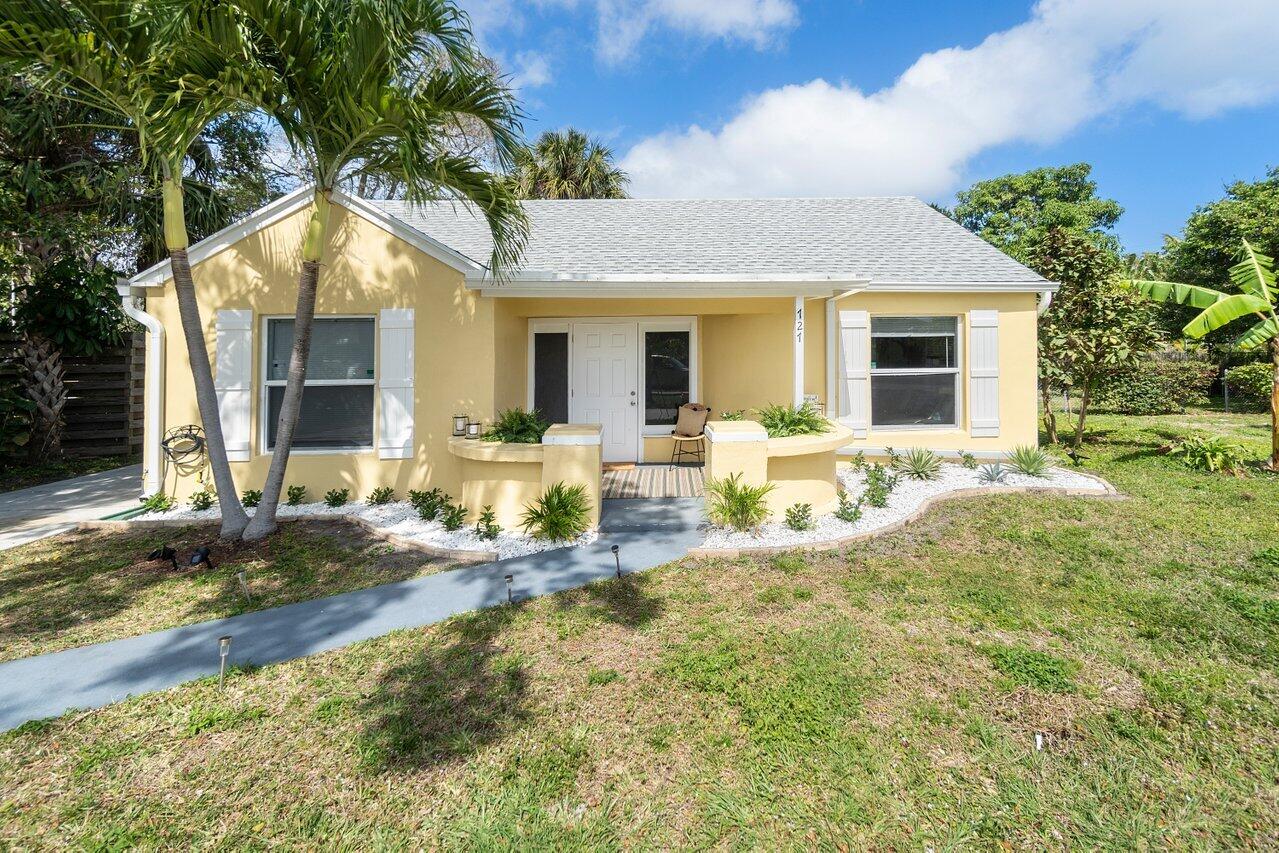 727 S Lake, Lantana FL 33462