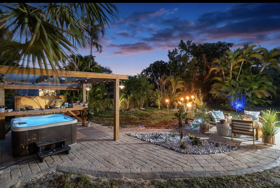 727 S Lake, Lantana FL 33462
