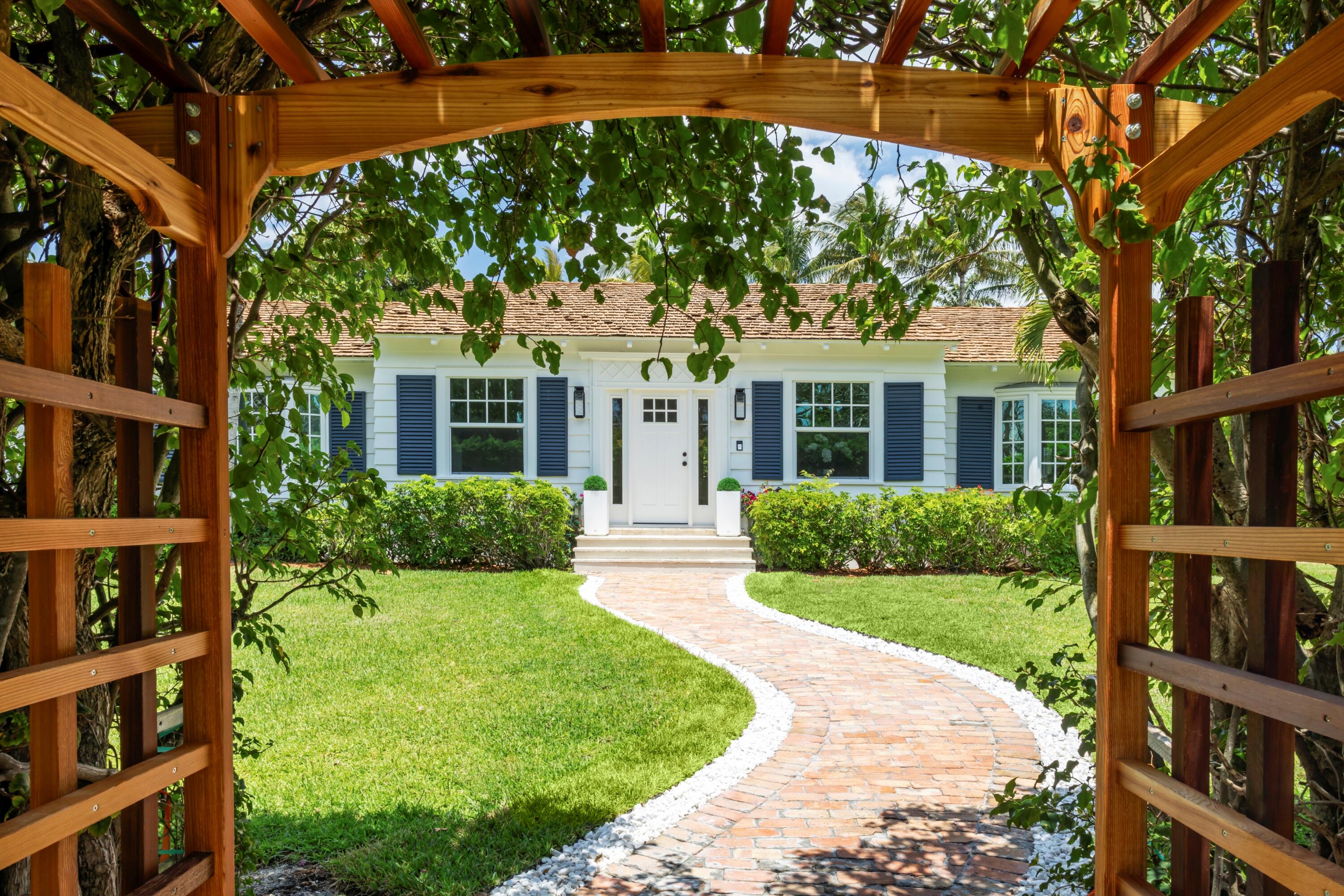 1017 Tamarind, Delray Beach FL 33483