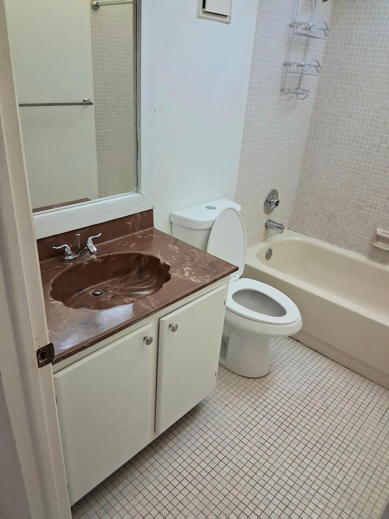 3301 NW 47th #403, Lauderdale Lakes FL 33319