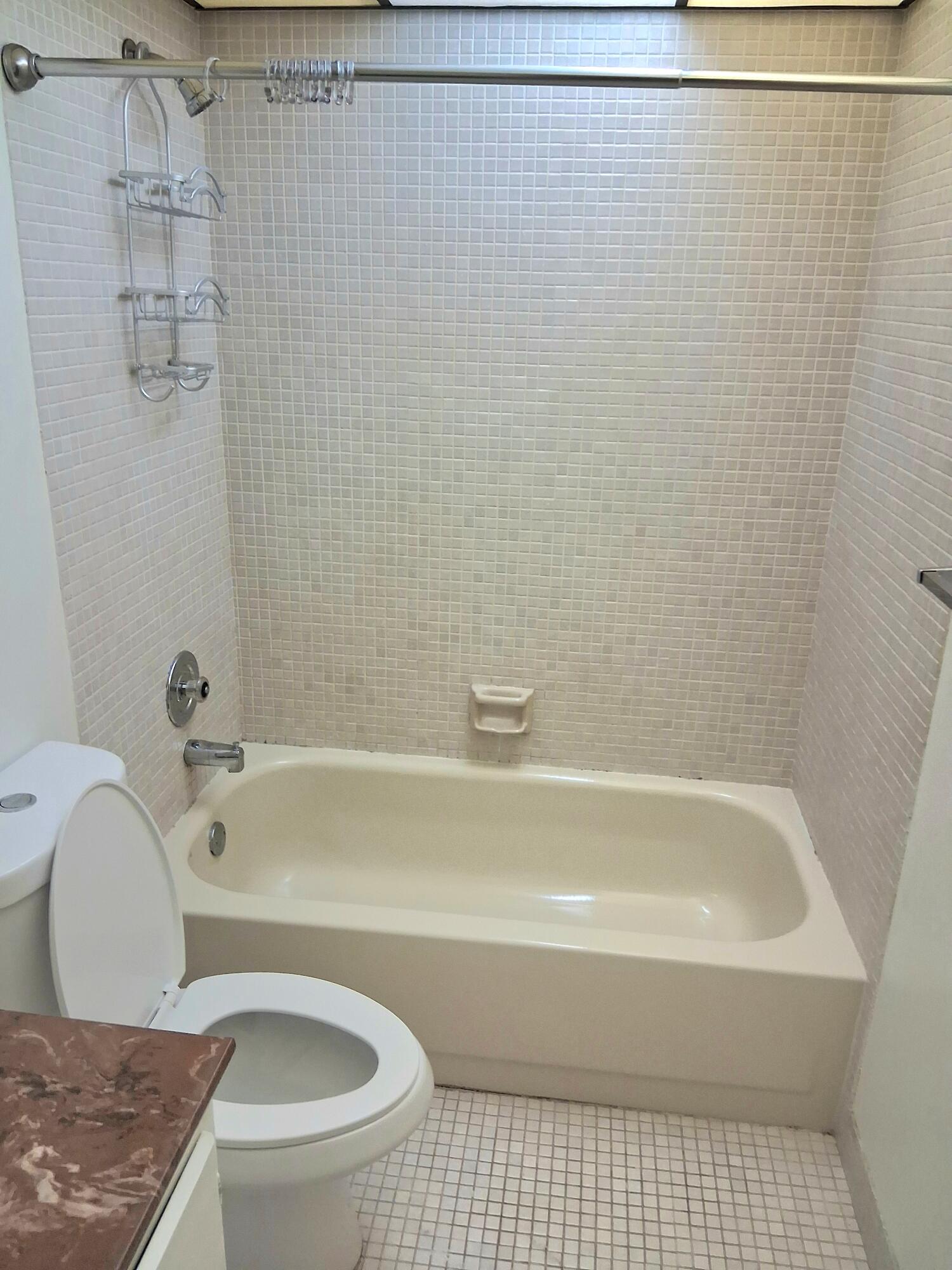 3301 NW 47th #403, Lauderdale Lakes FL 33319