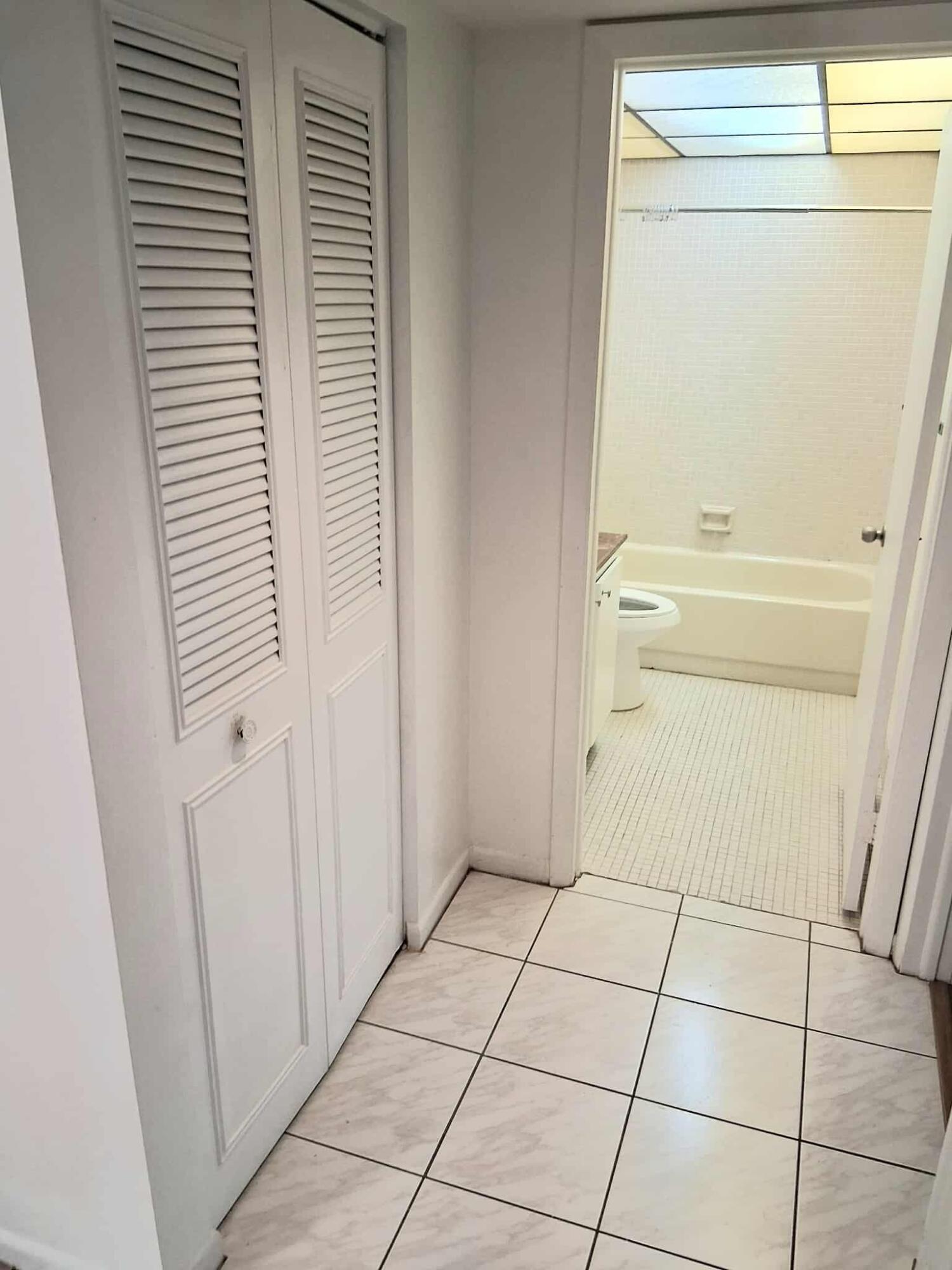 3301 NW 47th #403, Lauderdale Lakes FL 33319