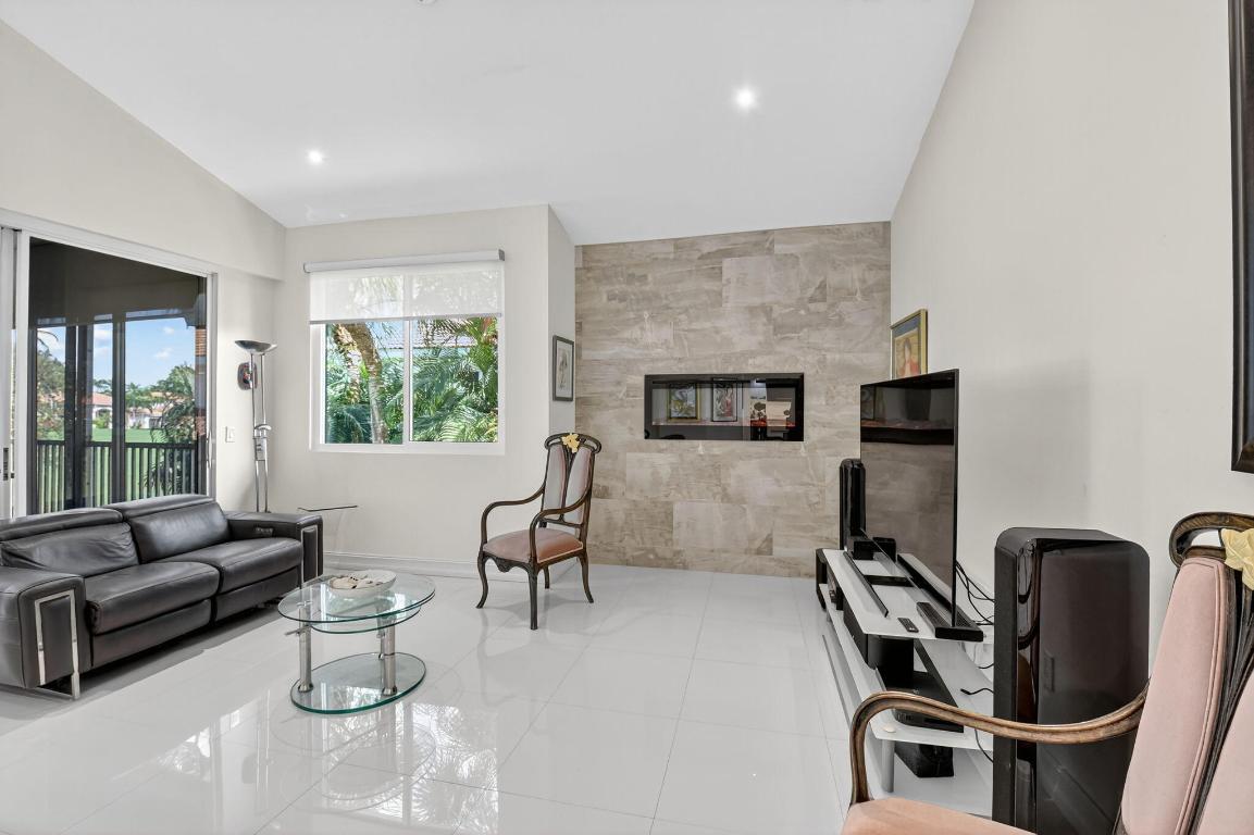 2421 NW 59th #303, Boca Raton FL 33496