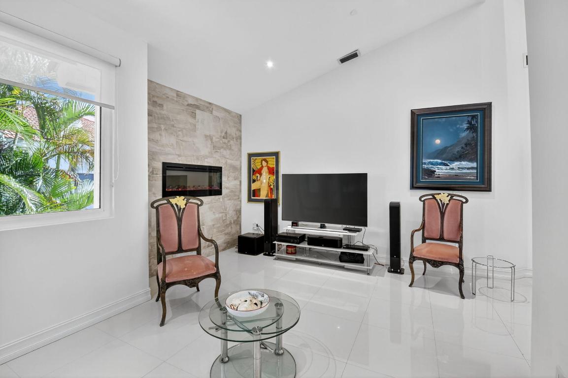2421 NW 59th #303, Boca Raton FL 33496