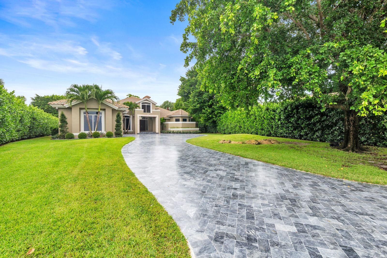 1543 Breakers West, West Palm Beach FL 33411