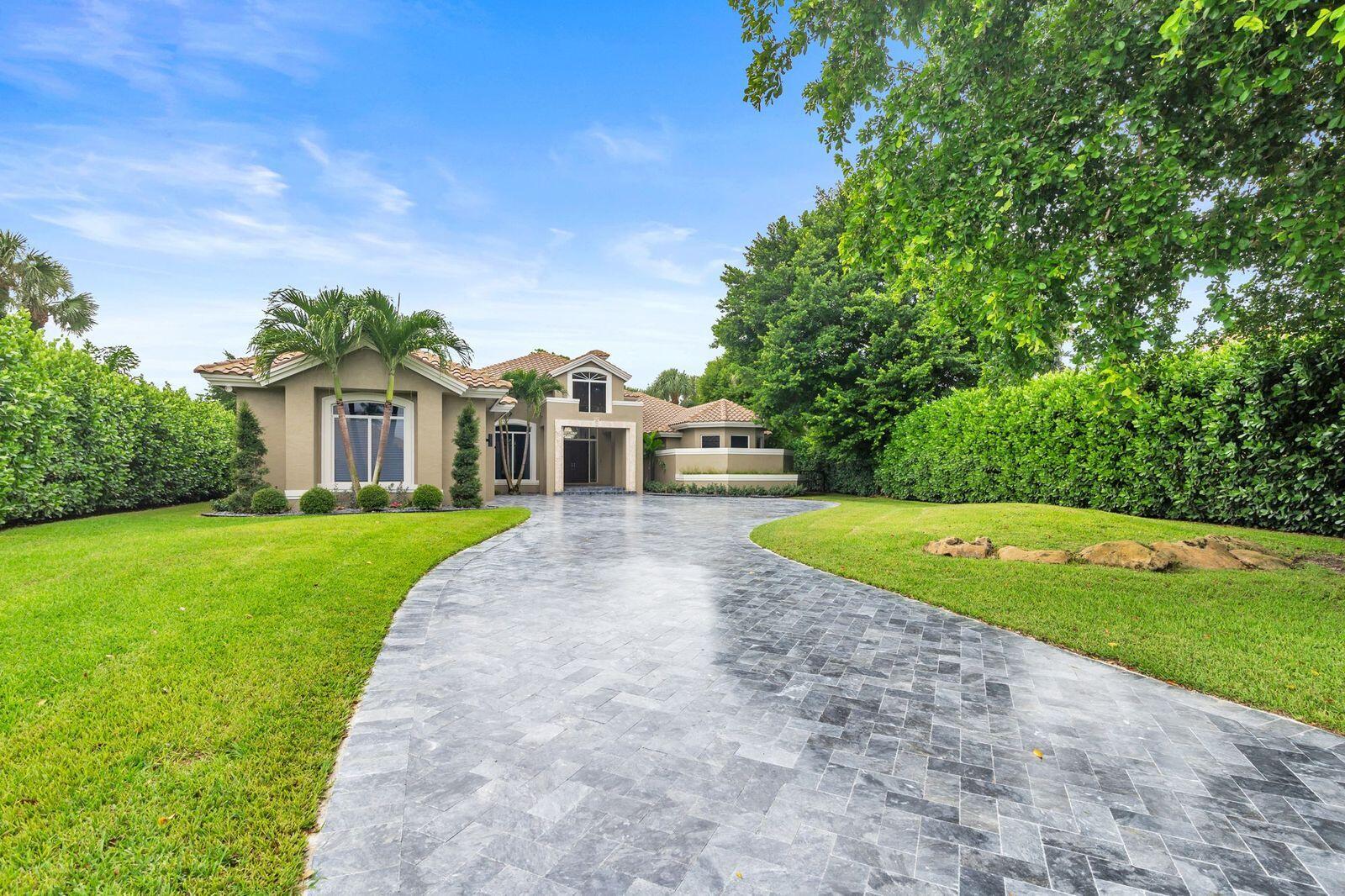 1543 Breakers West, West Palm Beach FL 33411