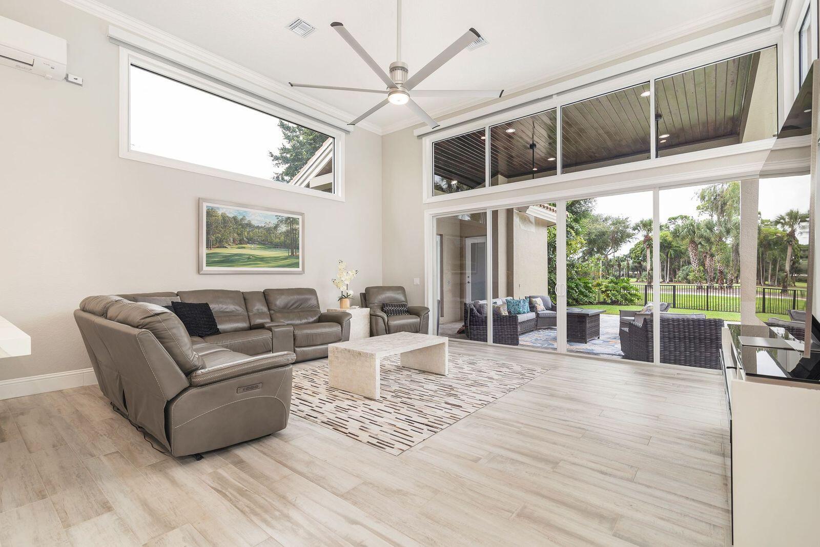 1543 Breakers West, West Palm Beach FL 33411