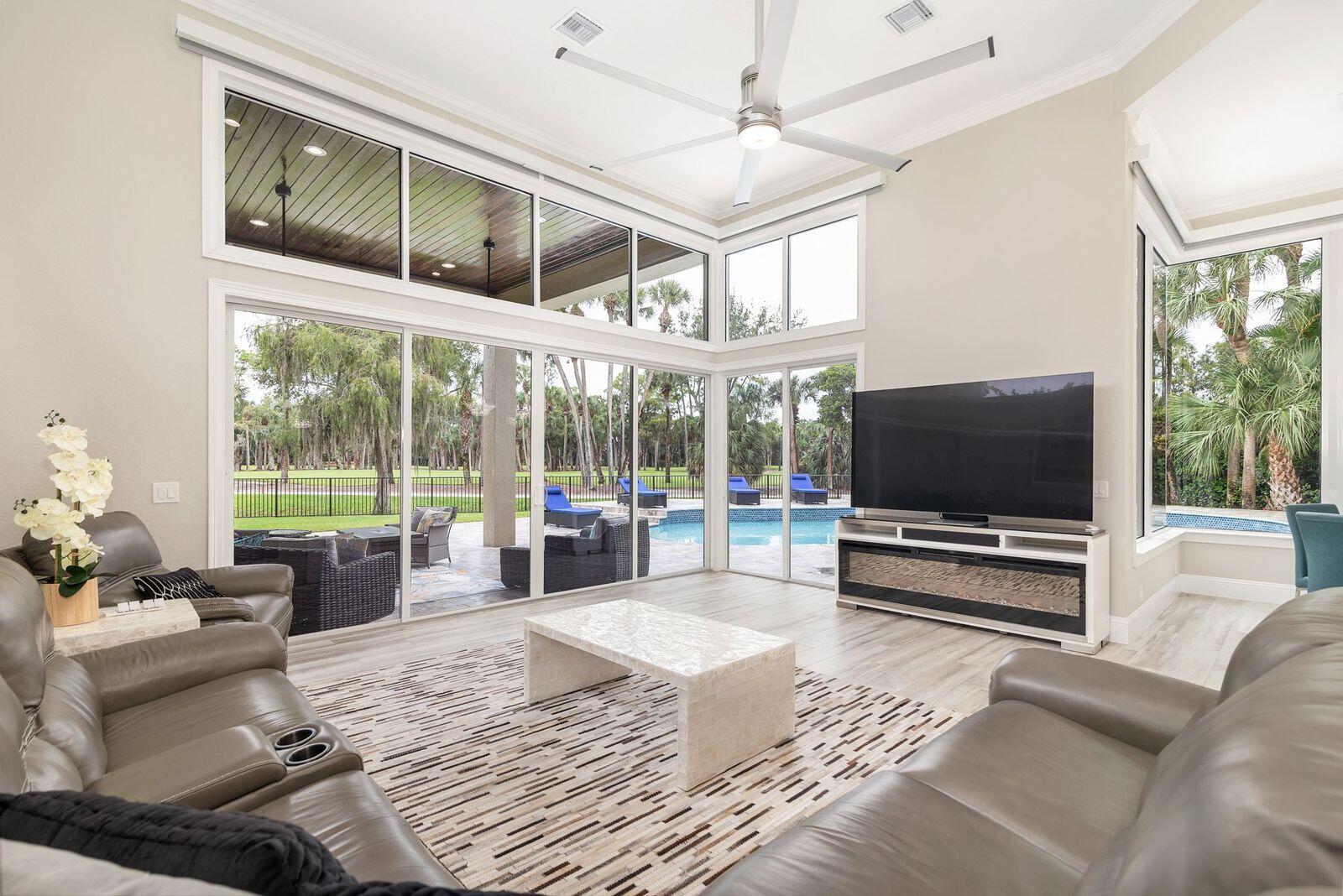 1543 Breakers West, West Palm Beach FL 33411