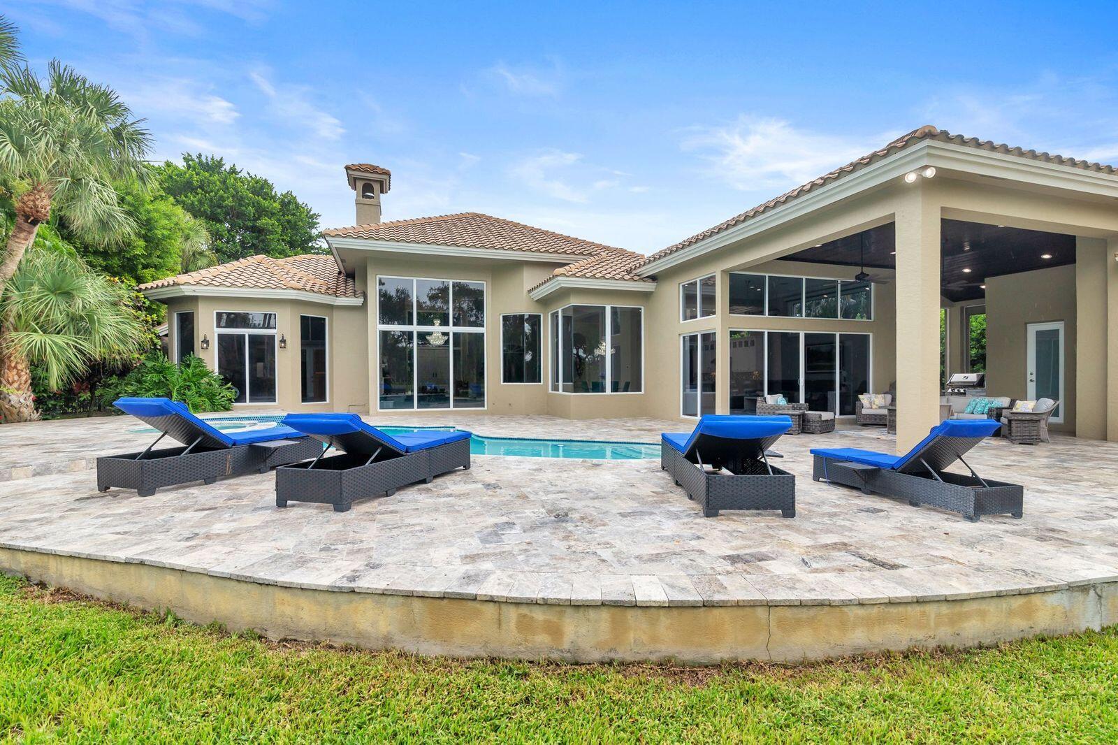 1543 Breakers West, West Palm Beach FL 33411