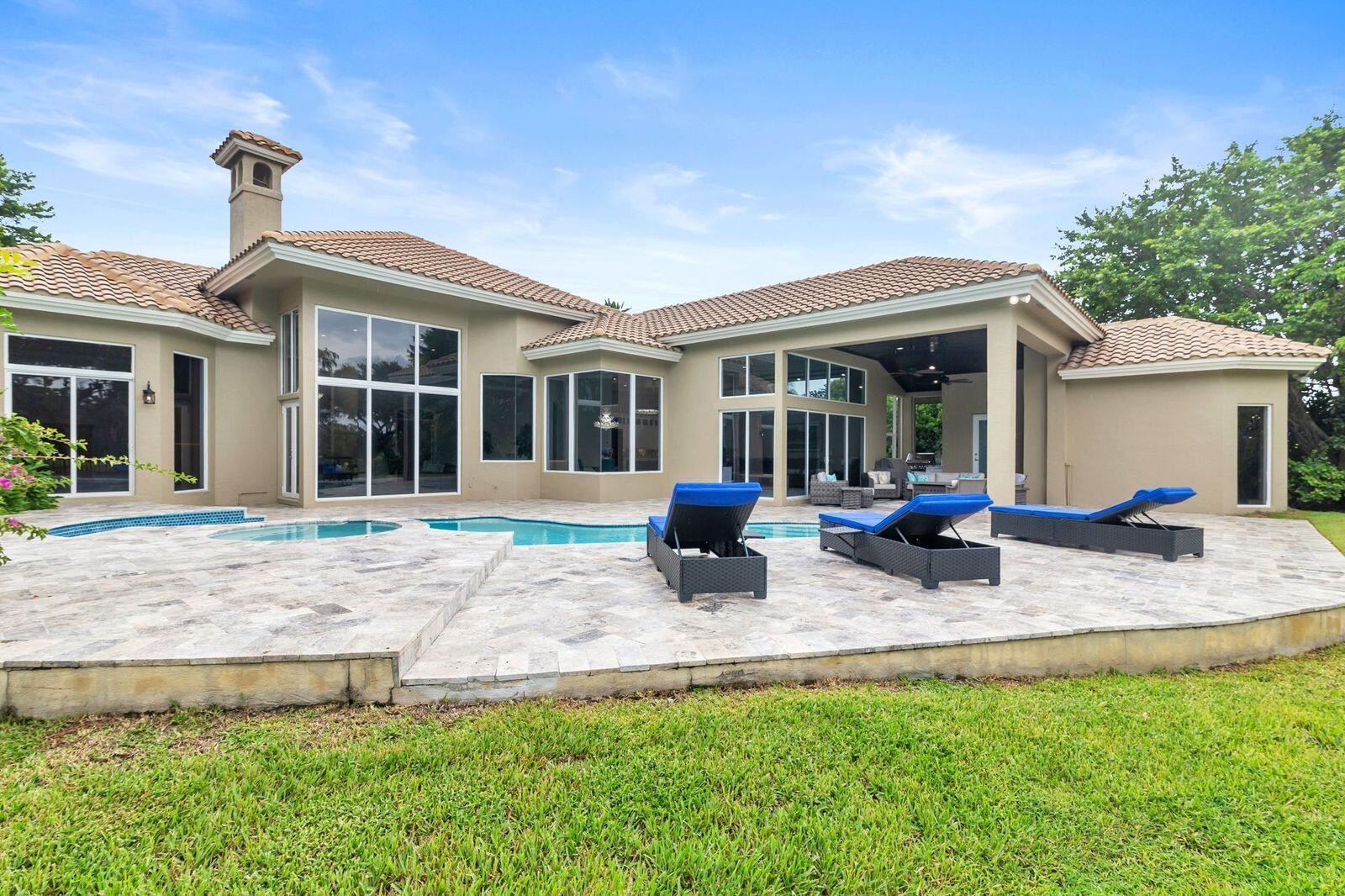 1543 Breakers West, West Palm Beach FL 33411