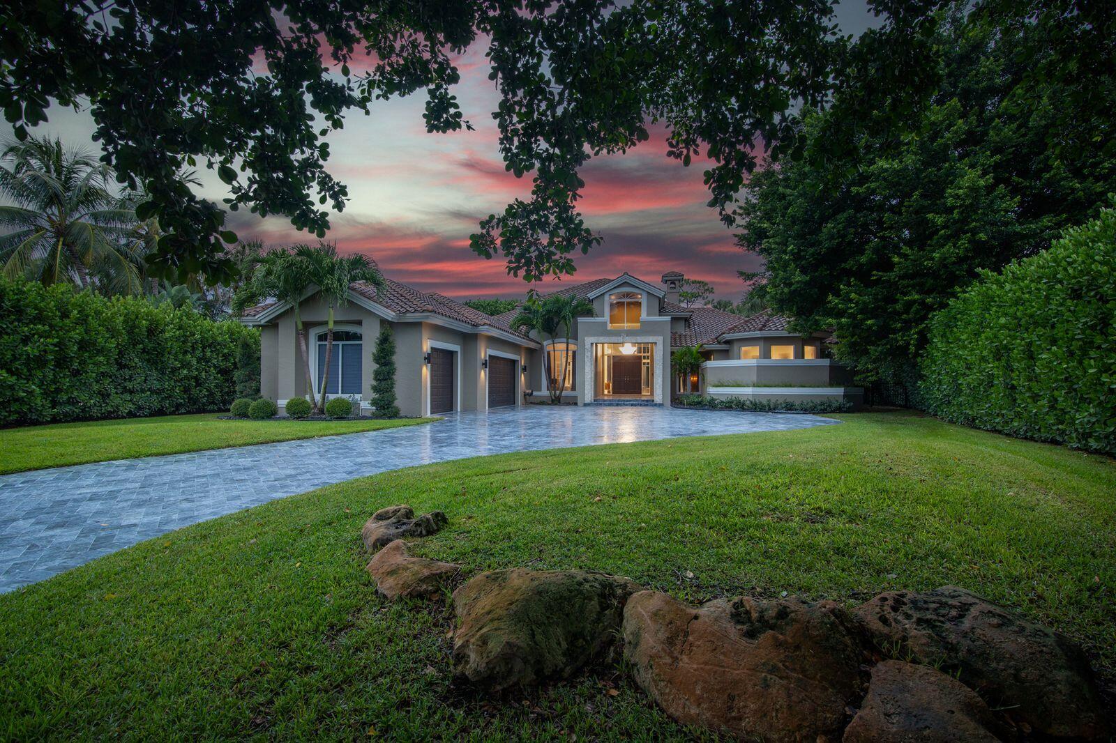1543 Breakers West, West Palm Beach FL 33411