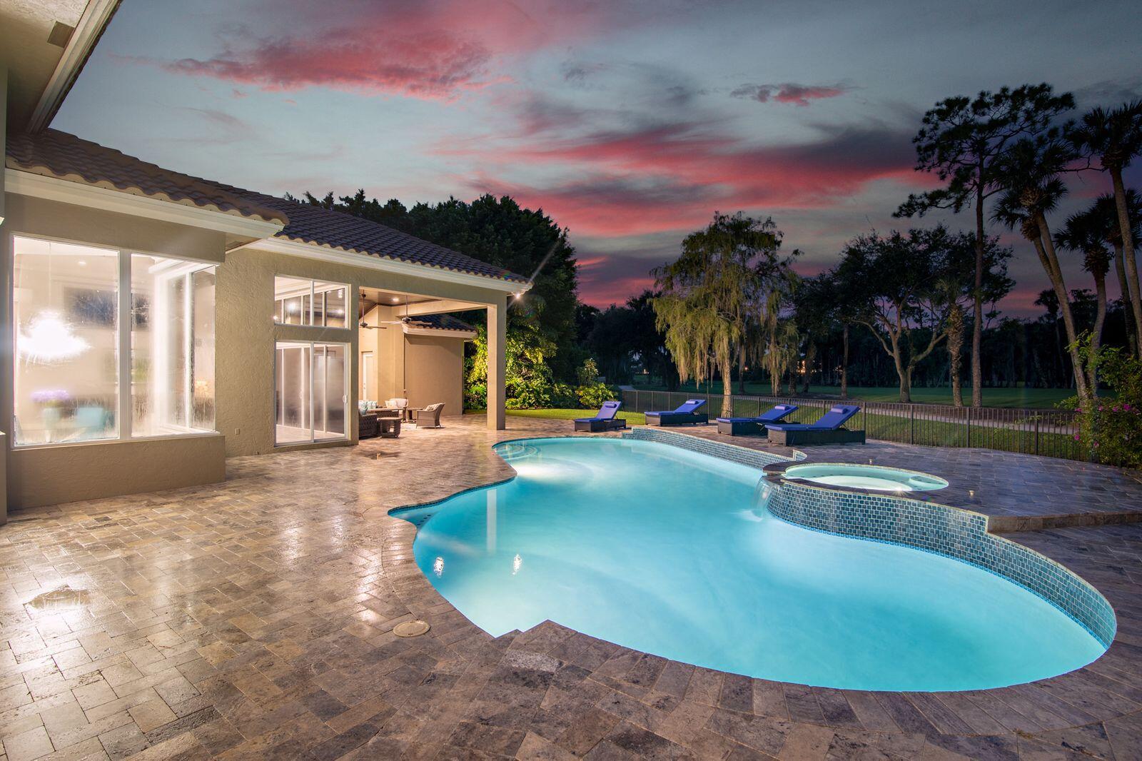 1543 Breakers West, West Palm Beach FL 33411