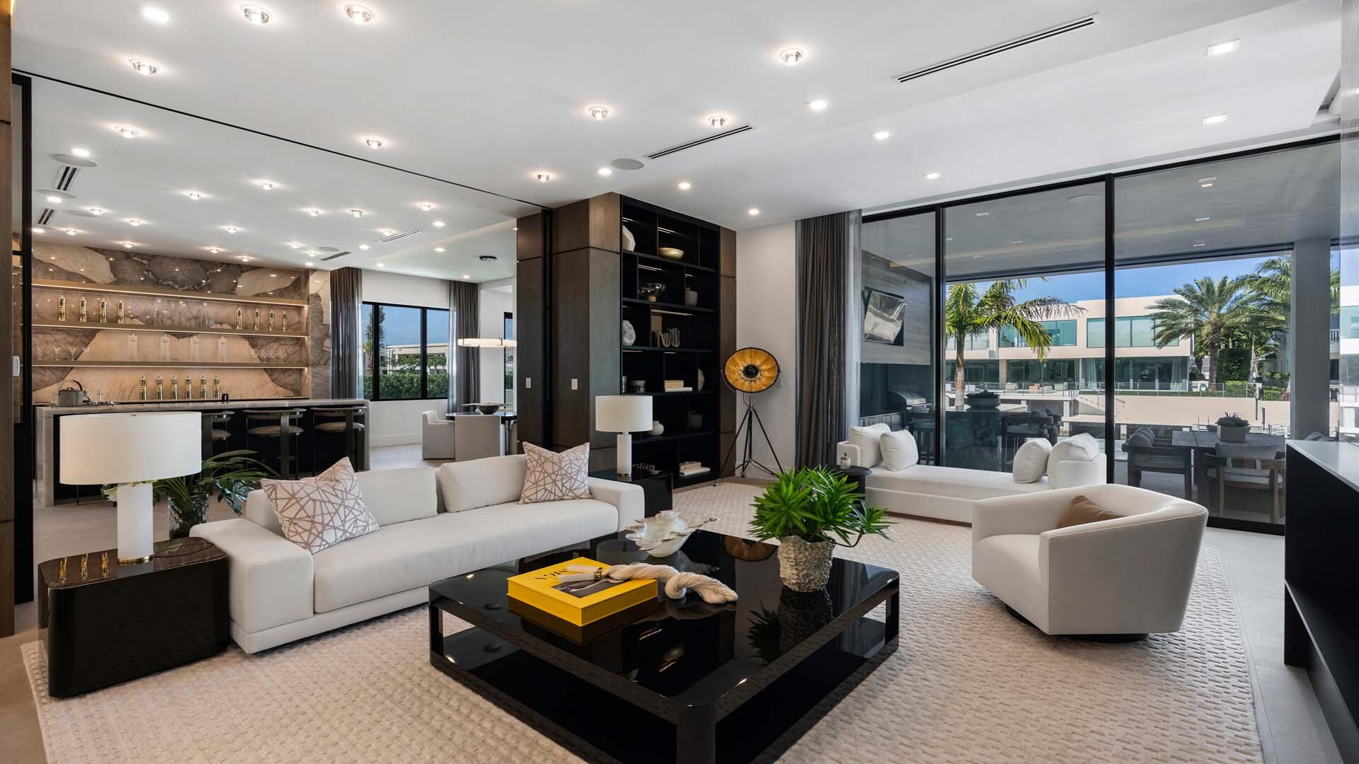 207 W Coconut Palm, Boca Raton FL 33432