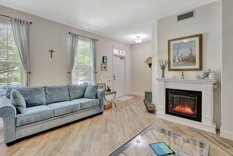180 Freeport, Jupiter FL 33458