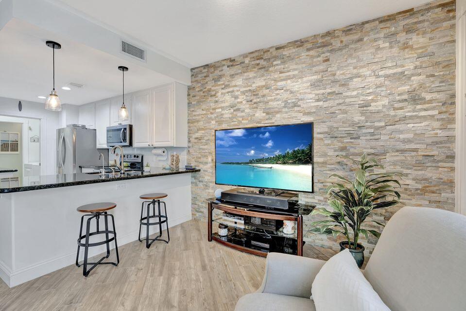 180 Freeport, Jupiter FL 33458
