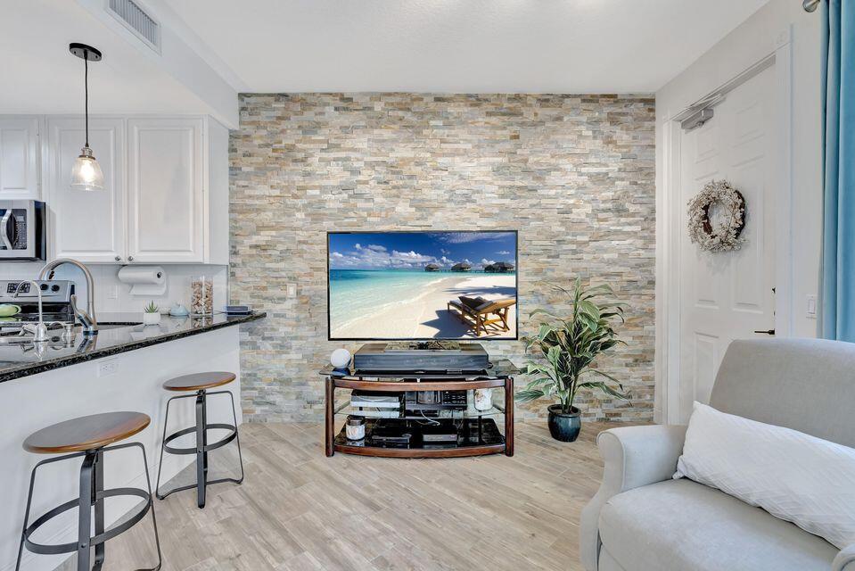 180 Freeport, Jupiter FL 33458