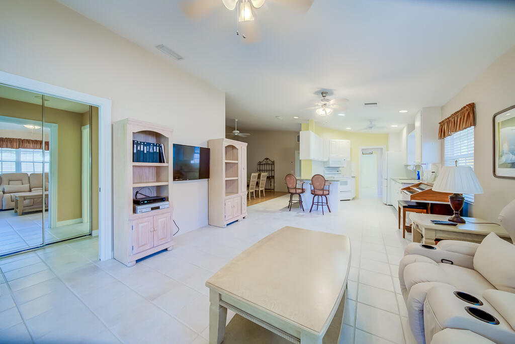 2708 Livingston, West Palm Beach FL 33411