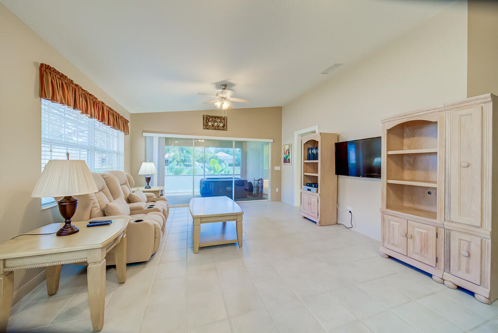 2708 Livingston, West Palm Beach FL 33411