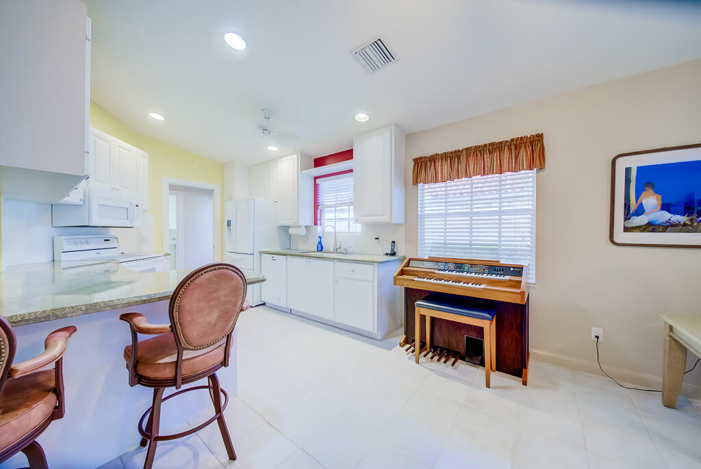 2708 Livingston, West Palm Beach FL 33411