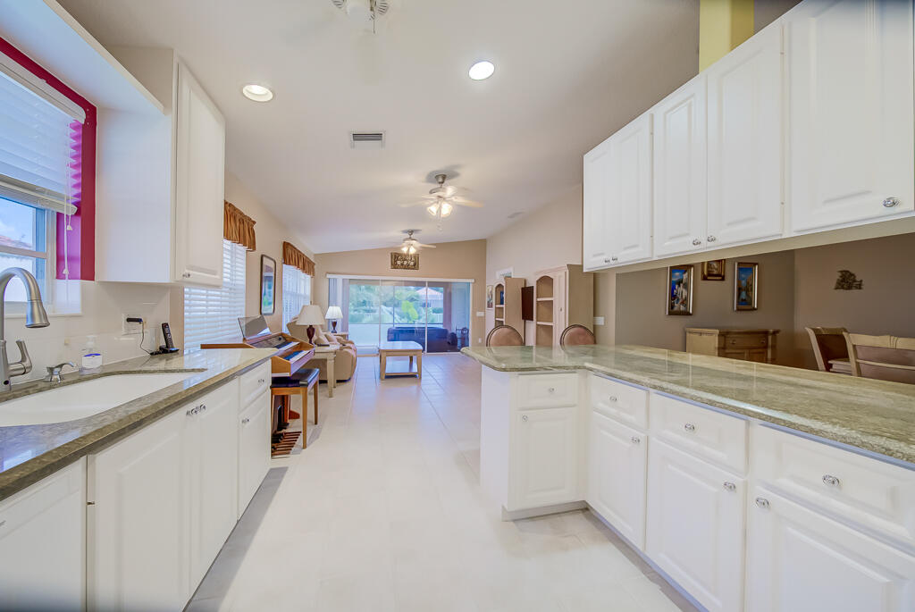 2708 Livingston, West Palm Beach FL 33411