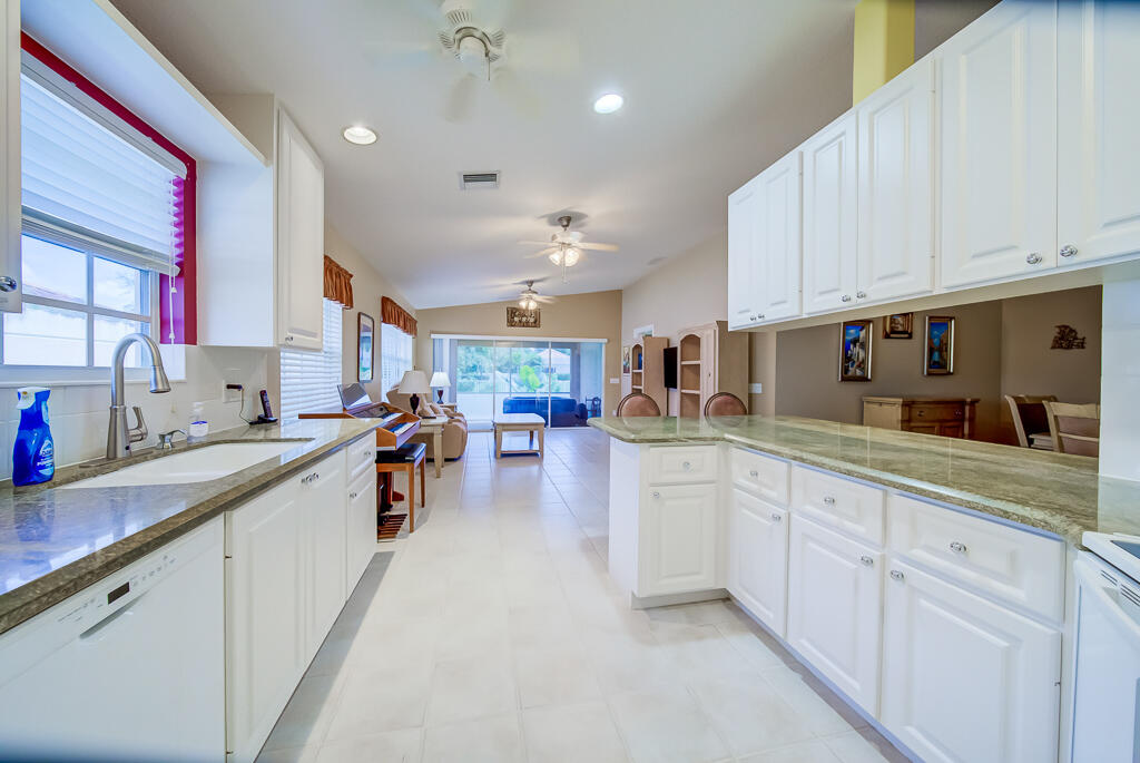 2708 Livingston, West Palm Beach FL 33411