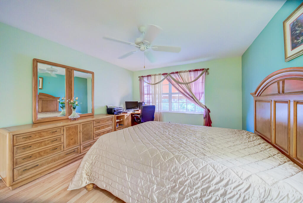 2708 Livingston, West Palm Beach FL 33411