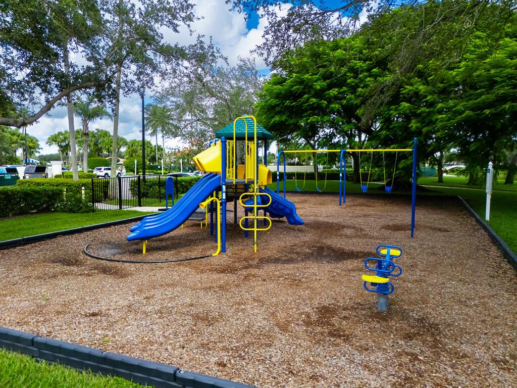2708 Livingston, West Palm Beach FL 33411