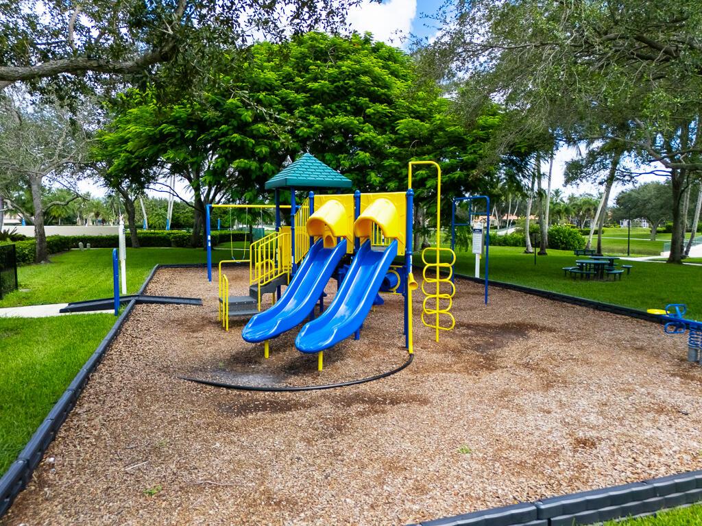 2708 Livingston, West Palm Beach FL 33411