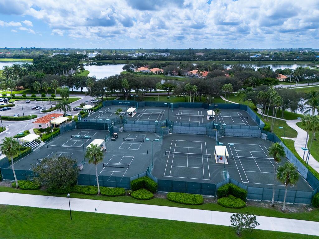 2708 Livingston, West Palm Beach FL 33411