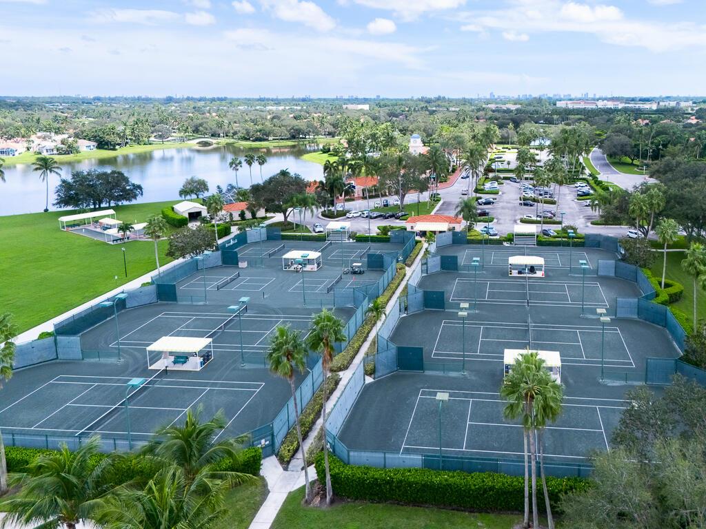 2708 Livingston, West Palm Beach FL 33411