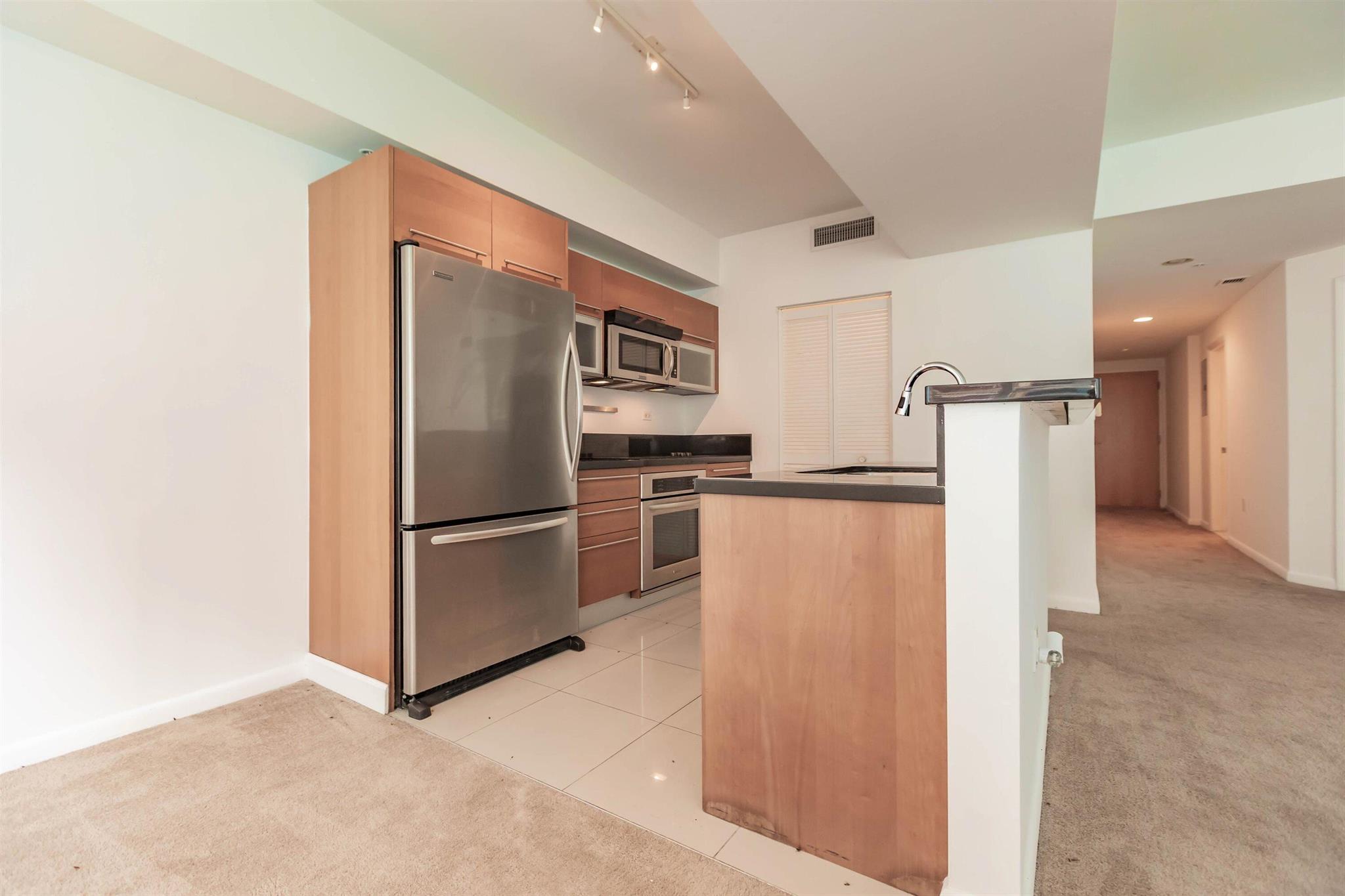 244 Biscayne Boulevard #1008, Miami FL 33132
