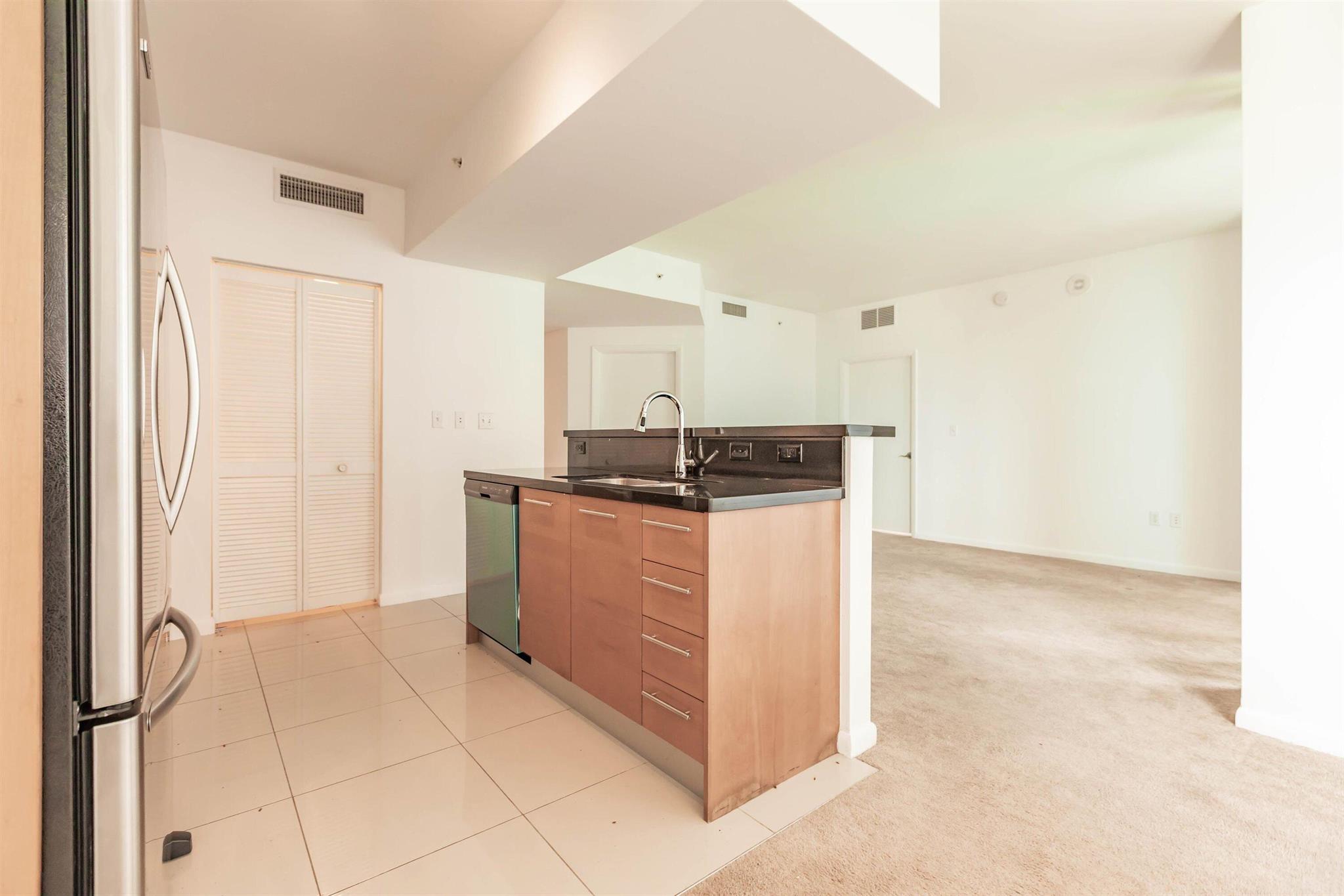244 Biscayne Boulevard #1008, Miami FL 33132