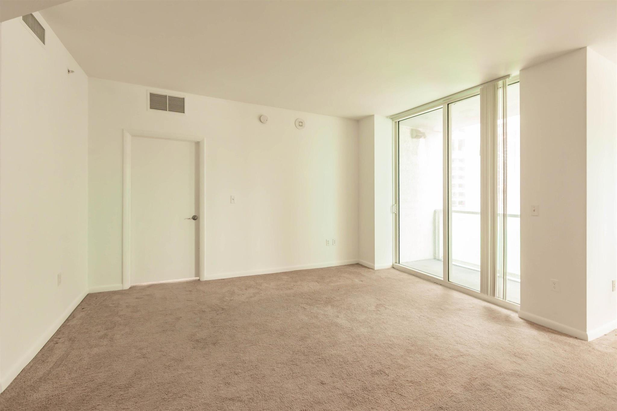 244 Biscayne Boulevard #1008, Miami FL 33132