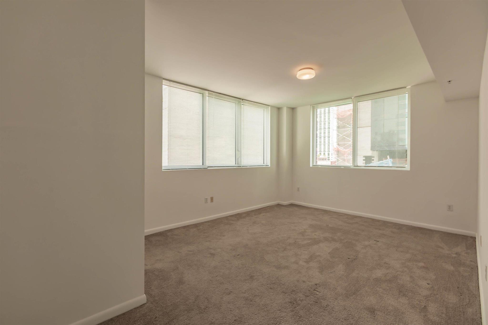 244 Biscayne Boulevard #1008, Miami FL 33132