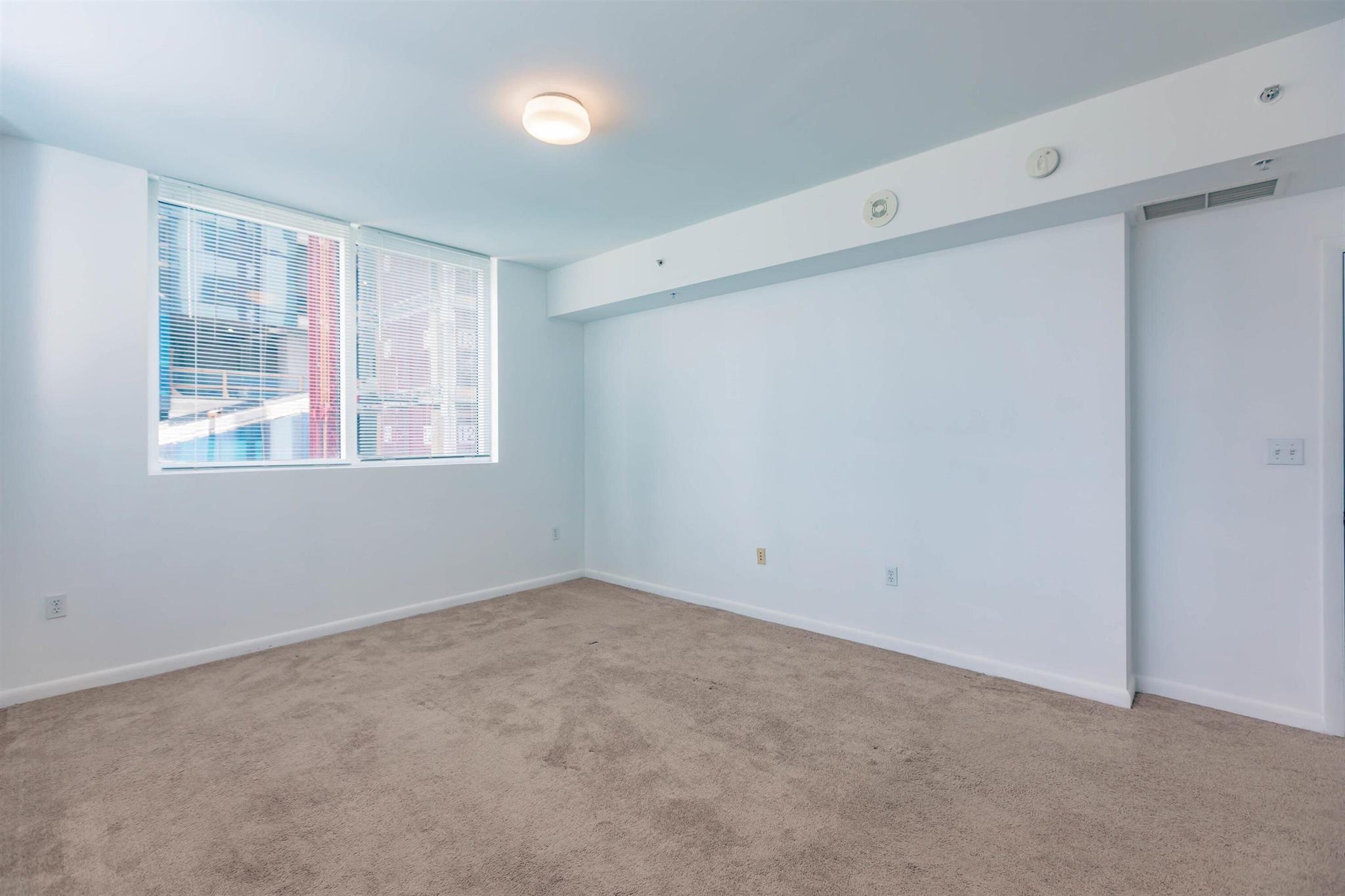244 Biscayne Boulevard #1008, Miami FL 33132