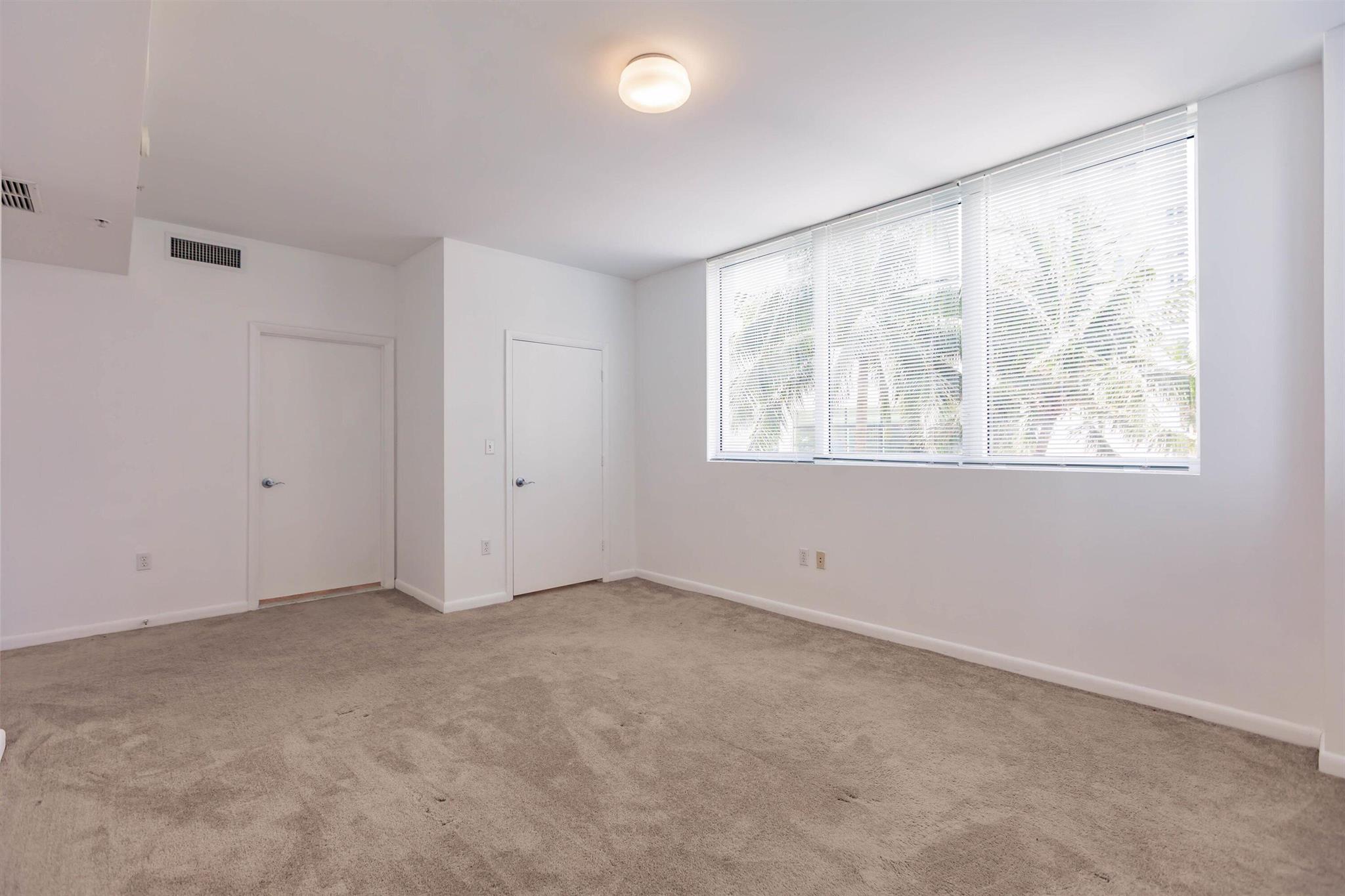 244 Biscayne Boulevard #1008, Miami FL 33132