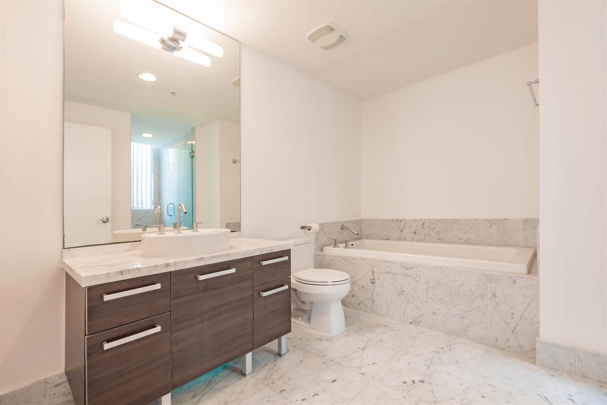 244 Biscayne Boulevard #1008, Miami FL 33132