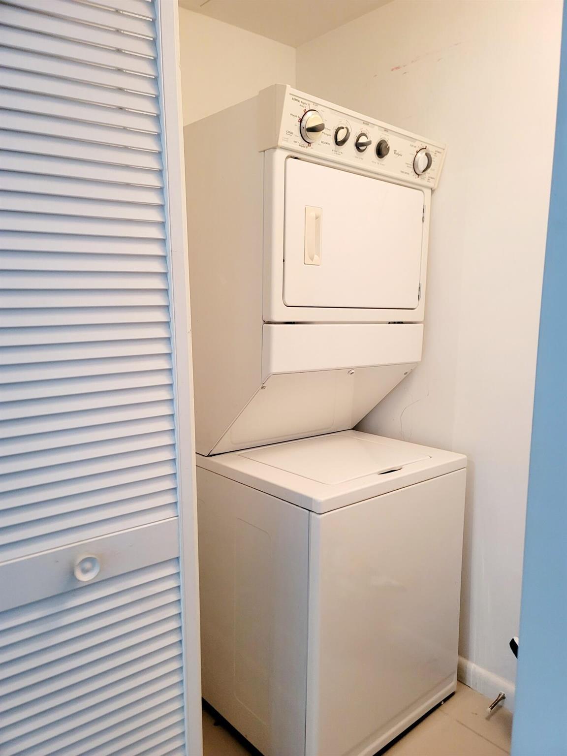 244 Biscayne Boulevard #1008, Miami FL 33132