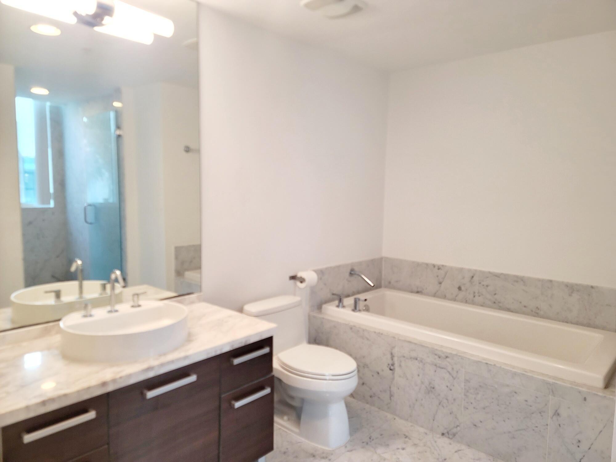 244 Biscayne Boulevard #1008, Miami FL 33132