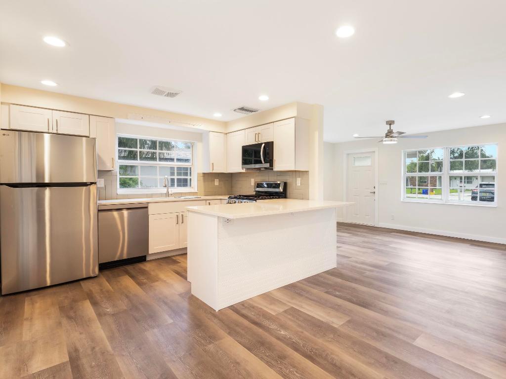 359 Garden, Palm Beach Gardens FL 33410