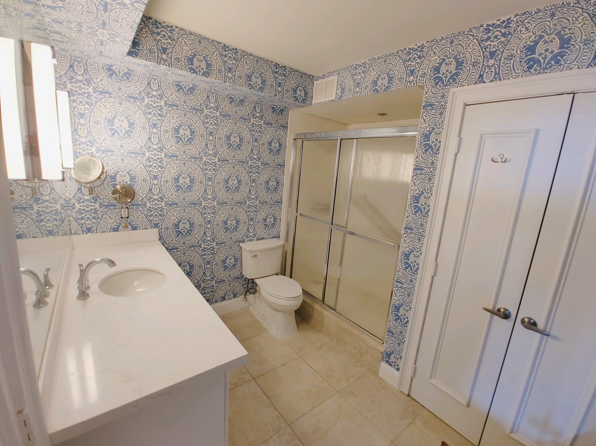 3800 Washington #907, West Palm Beach FL 33405