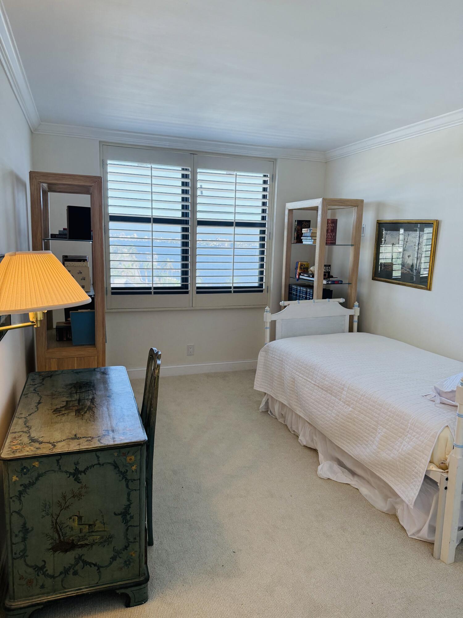 3800 Washington #907, West Palm Beach FL 33405
