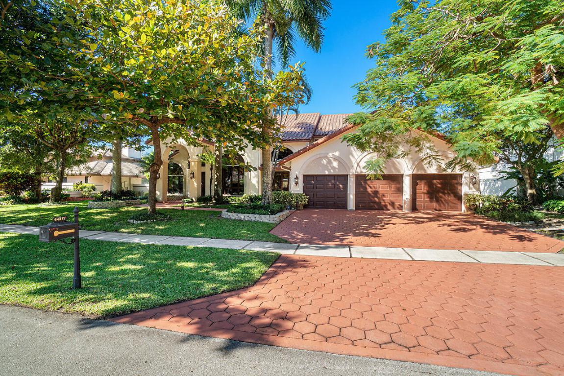 4407 Woodfield, Boca Raton FL 33434