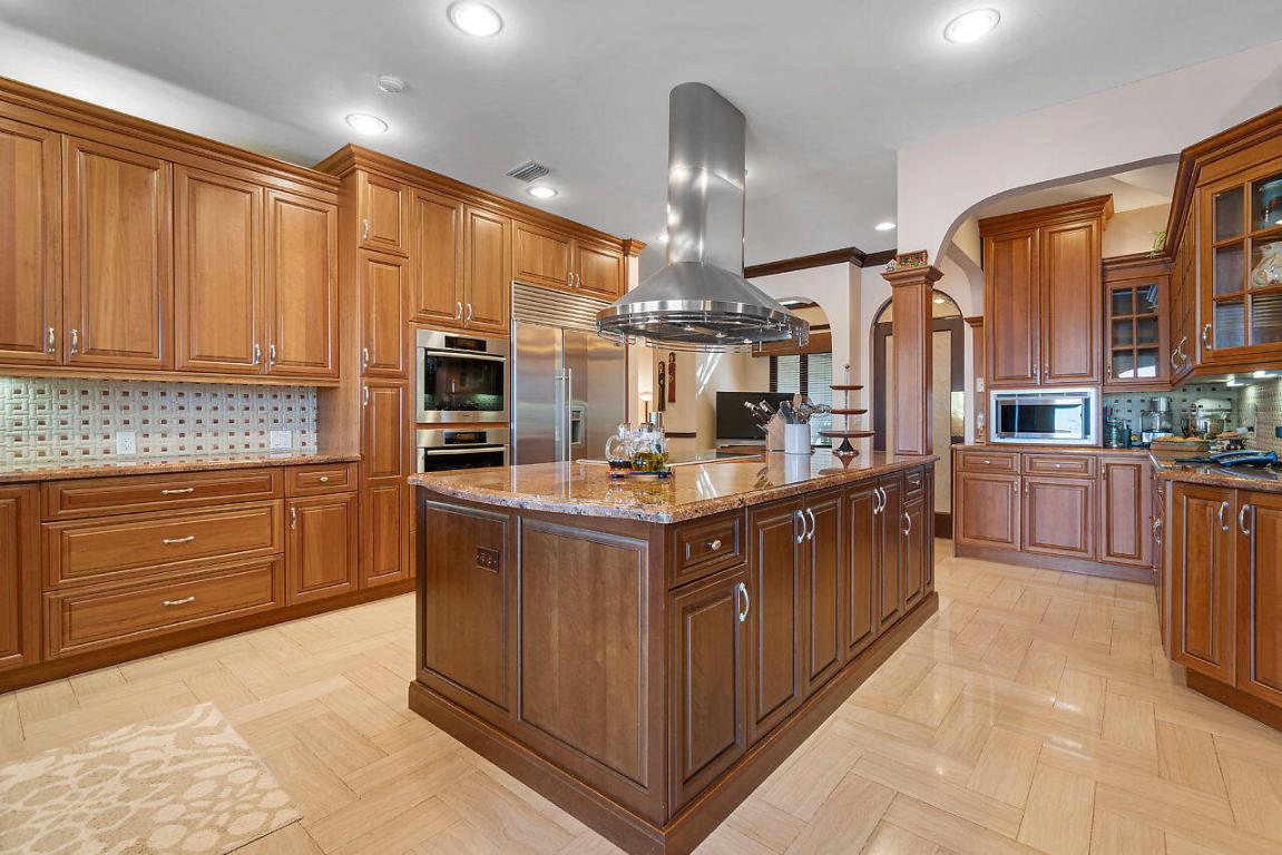 4407 Woodfield, Boca Raton FL 33434