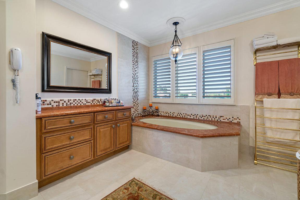 4407 Woodfield, Boca Raton FL 33434