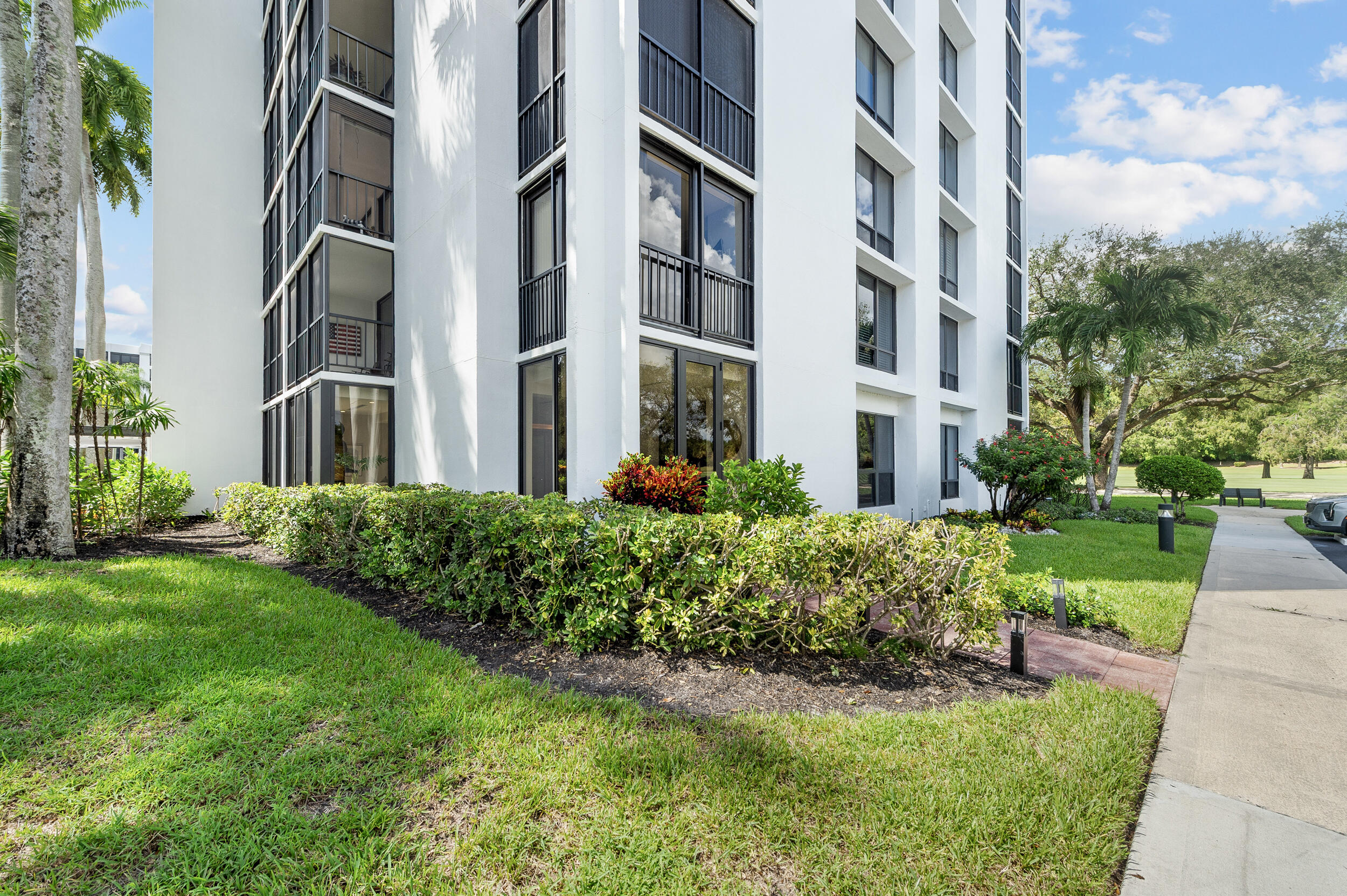 7819 Lakeside #814, Boca Raton FL 33434