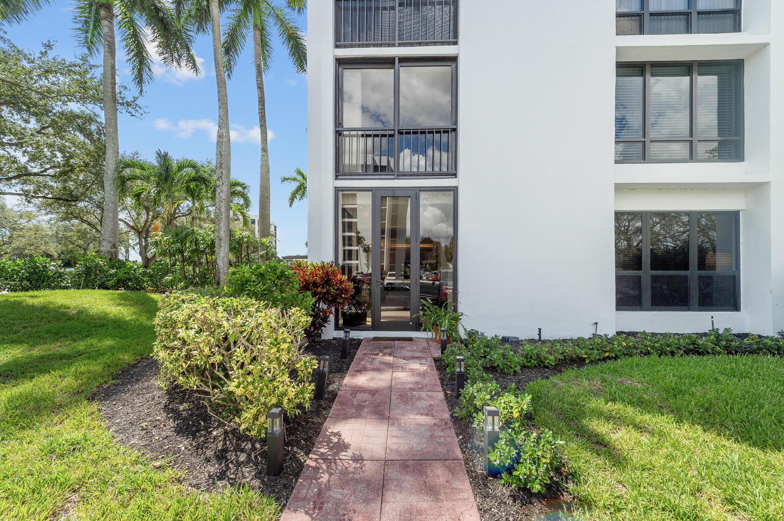 7819 Lakeside #814, Boca Raton FL 33434