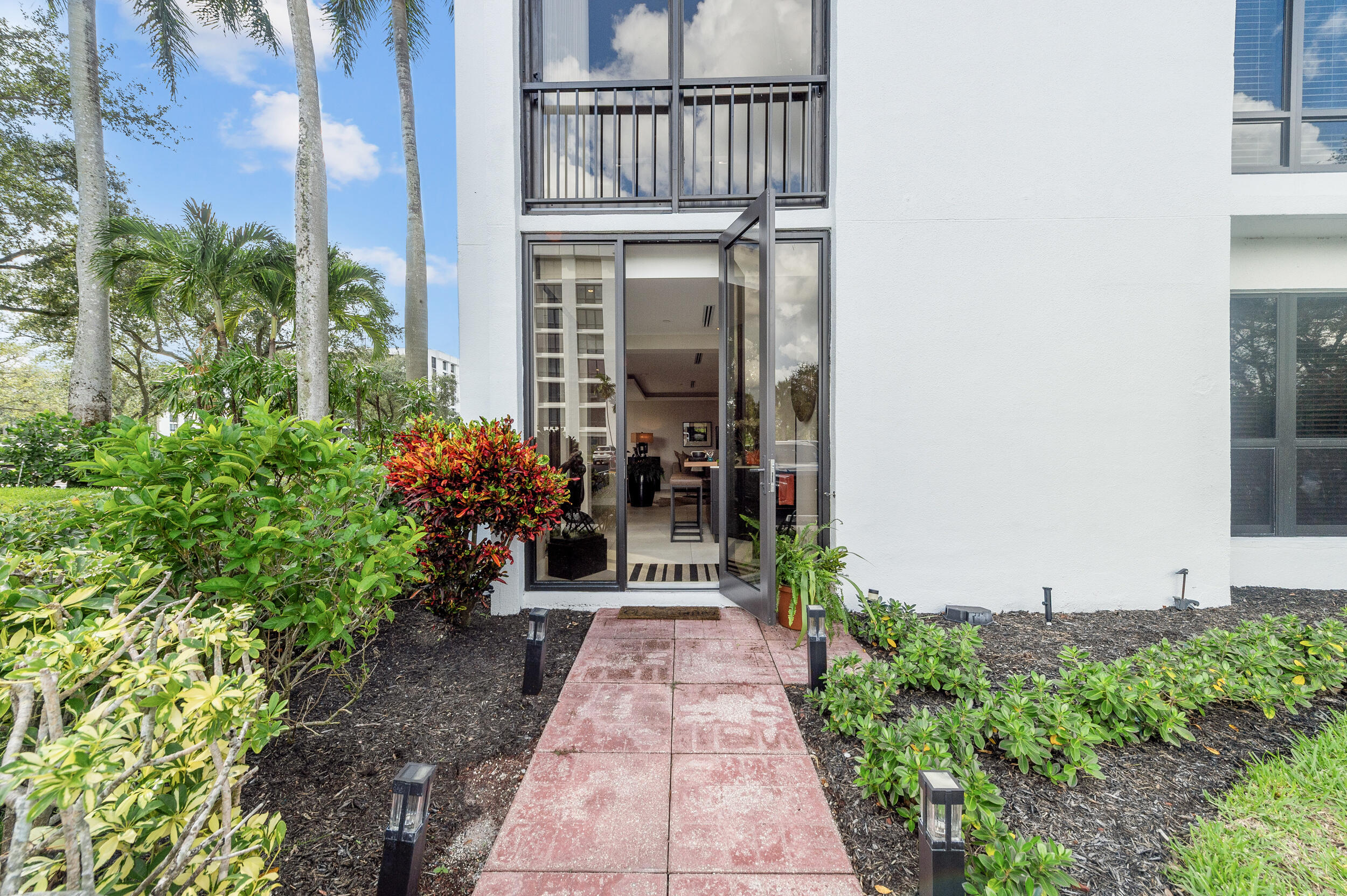 7819 Lakeside #814, Boca Raton FL 33434