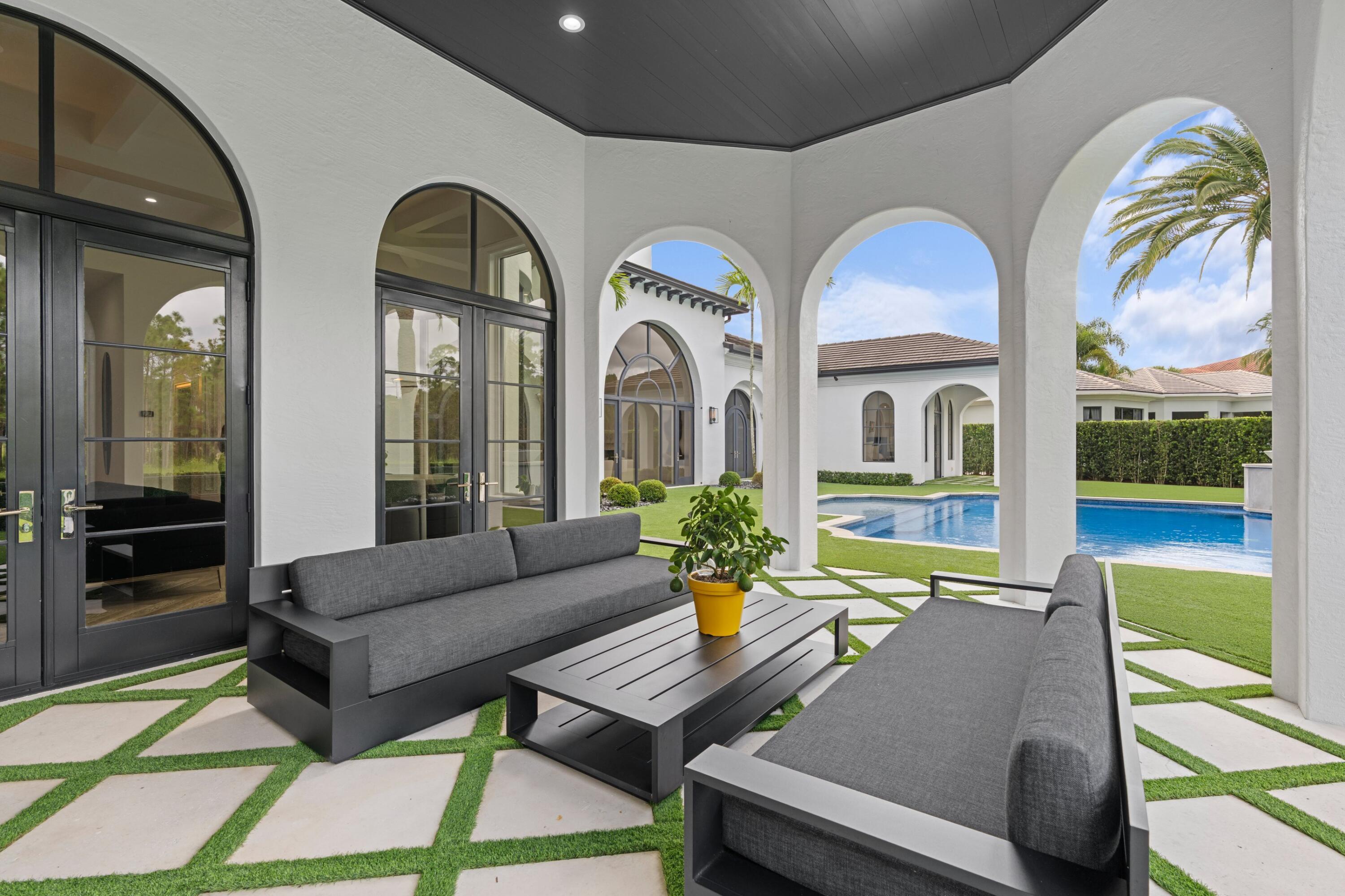 111 Via Palacio, Palm Beach Gardens FL 33418