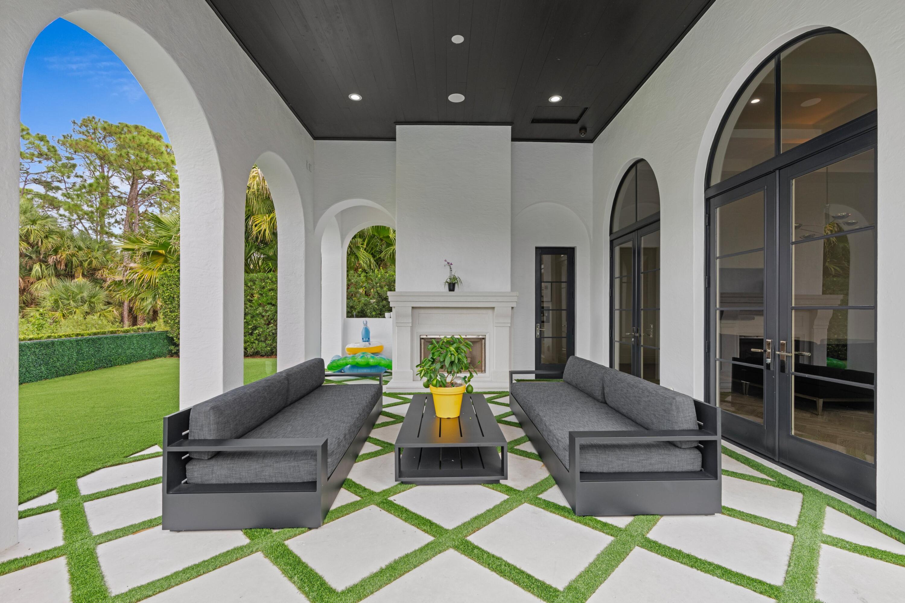 111 Via Palacio, Palm Beach Gardens FL 33418